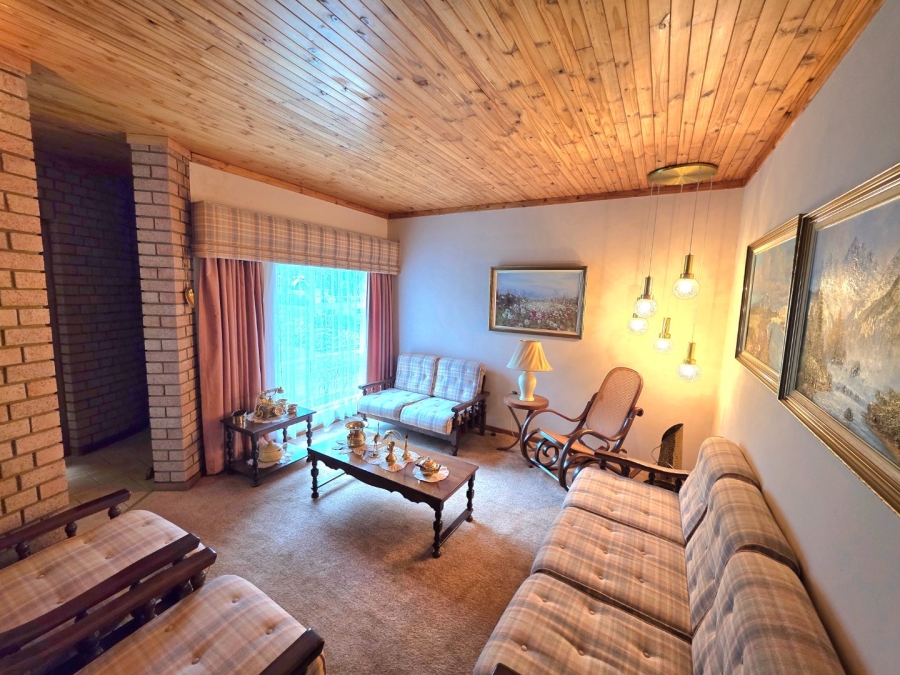 To Let 4 Bedroom Property for Rent in Reitz Free State